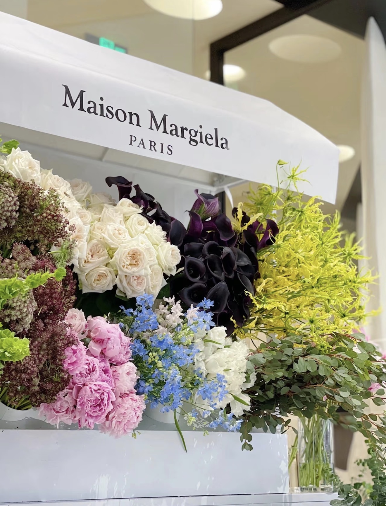 Maison Margiela flower installation reference